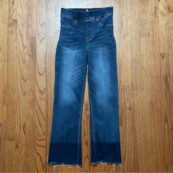Spanx Cropped Flare Jeans with frayed hem in medium wash size XS - Picture 2 of 15
